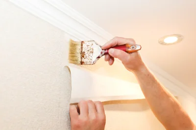 Pose de papier peint à Fleurines — revêtements muraux et toiles de verre
